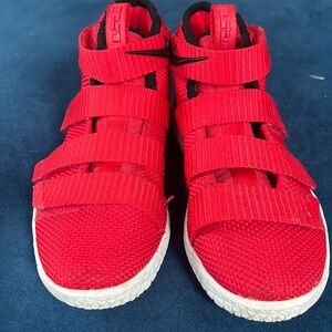 Nike: size 11 in-toddler boys color red